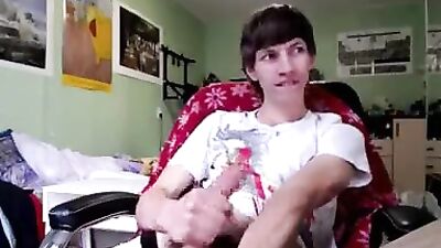 Skinny Web-Cam Stroker: Gay Porn for Fans of Thin and Tight!