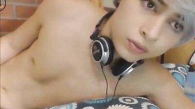 Latino Smoothie: Blonde Boys Cum Shot Handjobs!