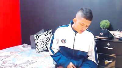 Gay Amateur Latino Handjob Bang24cm - Discover the Thrilling Adventure of Two Horny Men!