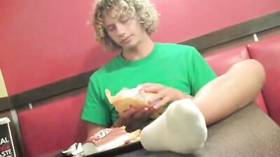 Teen Foot Fever: Dinner with Lustful Boys!