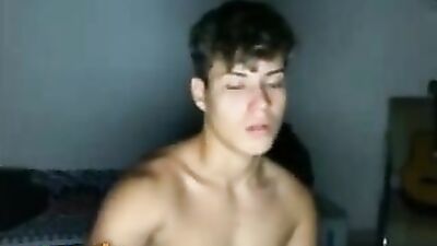 Young Latino Amateur: A Passionate Solo Adventure!