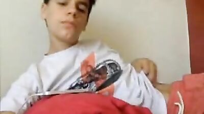 Trimmed and Hungry! Web-Cam Solo Wanking Sessions with a Twist!