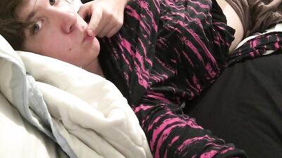 Cumming on herself - Lesbian Fling