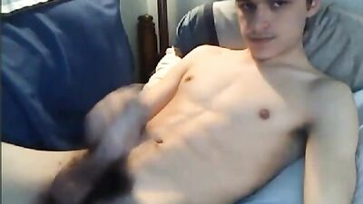 Web-Cam Cumshot Amateur Handjob: A Shot in Face?