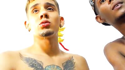 Big Cocks Latino Web-Cam Show: Oral Shower!