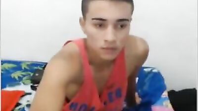 Latino Cum Shots: Smooth Wanker on Webcam