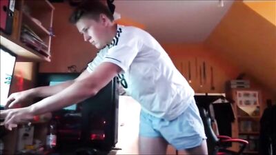 Gamer Lust: Jacking off with babies on the line!