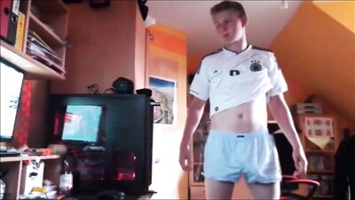 Gamer Lust: Jacking off with babies on the line!