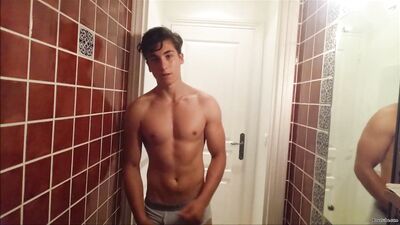 Muscle Men Stroke Their Cocks: Kierans Solo Jizz Fest!