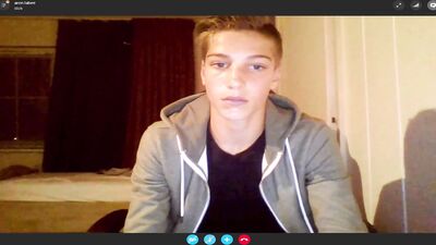 Handsome Web Cam Solo Wanker: Hot Gay Porn Video