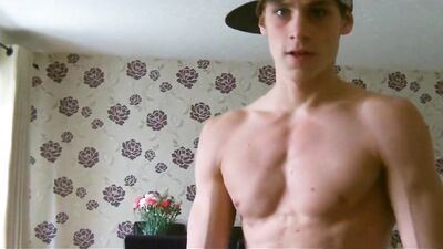 Muscle Fitness Dreams: Ripped Muscle Amateurs Show Off Their Workout Routine