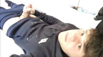 Explosive Amateur Cum Shots Handjob!