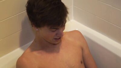 Frozen Undies Challenge: Straight Boys with Skinny Fit Taylor Caniff!