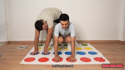 I play with my stepbrother to destroy my ass, you will not believe how open I am