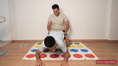 I play with my stepbrother to destroy my ass, you will not believe how open I am