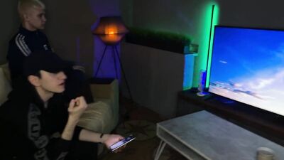 Hot interracial threesome of young twinks