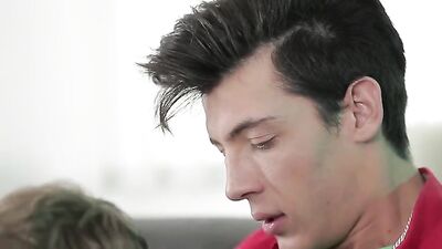 Two Guys Like Watersports: Bare Twinks Action