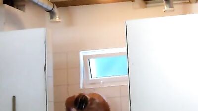 Brothers Showdown: Shower Battle!