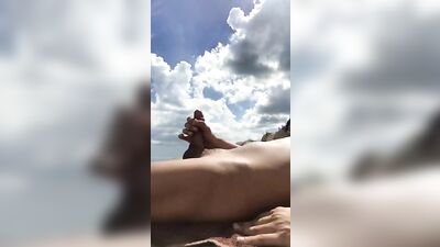 Jerking-off Outside Cumshot: Public Handjob Amateur Solo