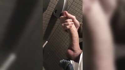 Big Cocks: Gay Mens Room Cum Shots