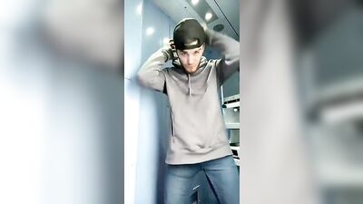 Beautiful young "otter" jerk off