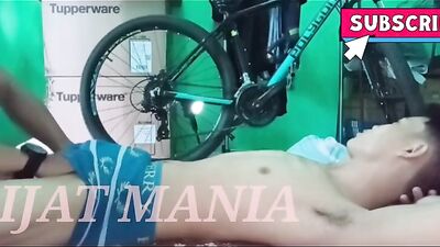 Asian Fetish Web-Cam Pijat Tradisional: Not Nude but Hot!