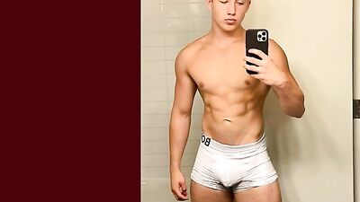 Gay Flex Selfie Porn: Get Ready to See Ripped Guys Going Wild!