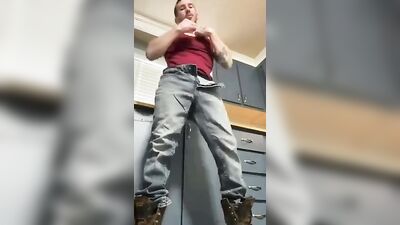 Straight Amateur Redneck Jo Cums for the First Time!