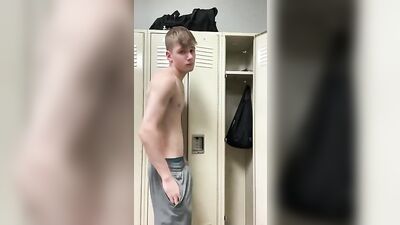 Gay Porn Twink Undress Show Off!