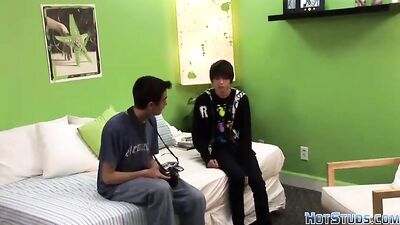 Gay Porn Twinks: Bareback Action with Roxy Red