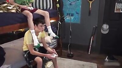 Sticking it to Twinks: Bareback Fun Oral