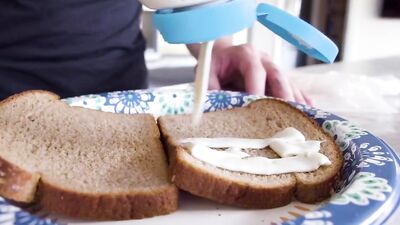 Gay Porn Helping Hand: No Hands Required!