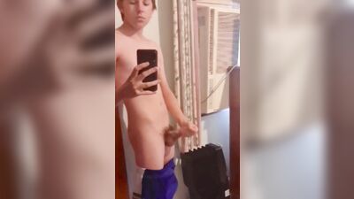 Who’s loving this guy: Amateur Bisexual Smokes and Cums