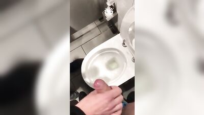 Cumming in Public: Two Amateur Gays Jerk Each Other Off and Cum Outside!