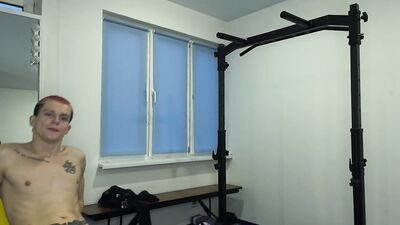 Trainer fucked a young guy right on a power rack without condom and cum in his mouth