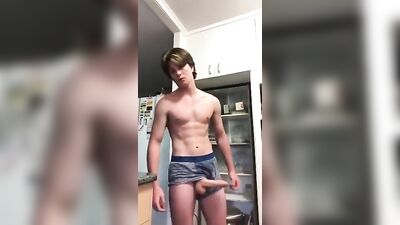 Davis Shakes Dick in the Kitchen - An Explosive Gay Porn Adventure!