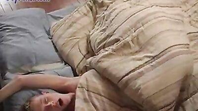 Gay Teen Sucking and Jerking: 69 Secousses Porn Video!