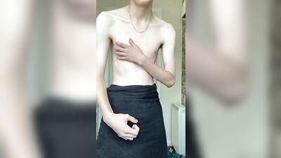 Cumming for Muscle Boys - Horny UK Lad Flexing After Shower!
