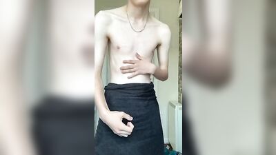 Cumming for Muscle Boys - Horny UK Lad Flexing After Shower!