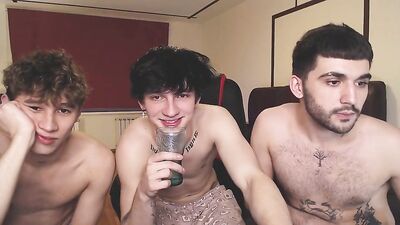 Boys in Webcams: Amateur Blond Muscle Boys Group Sex Fun