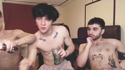 Boys in Webcams: Amateur Blond Muscle Boys Group Sex Fun