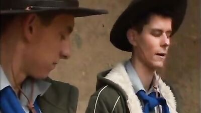 In the evening in the pub - Bareback Handjob Action!