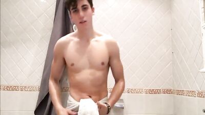 Gay Muscle Flex: Kieran Cum Shots Web-Cam