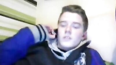 Two twinks masturbates on webcam