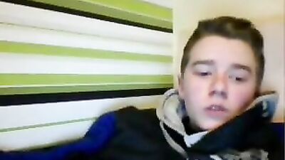 Two twinks masturbates on webcam