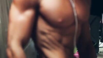 Blonde Muscle Stud Reveals His Sexy Body