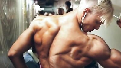 Blonde Muscle Stud Reveals His Sexy Body
