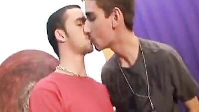 Twink Bareback Cumshots: Exploring the Wild Side of Gay Porn!