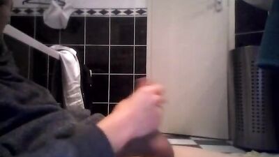 Jerking Off in the Bathroom: A Cute Boys Dream Come True!