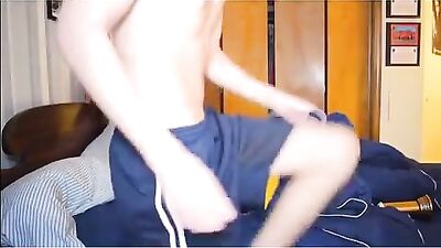 YouTube hotties feet & body turn you on! (Gay Porn)